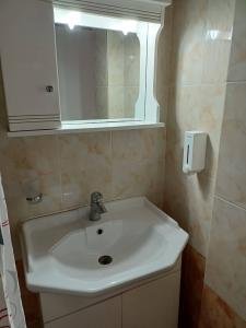 tina_5_bathroom