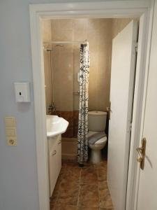 tina_6_bathroom